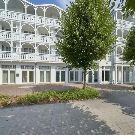Moderne Helle Mit Balkon In Apartment
